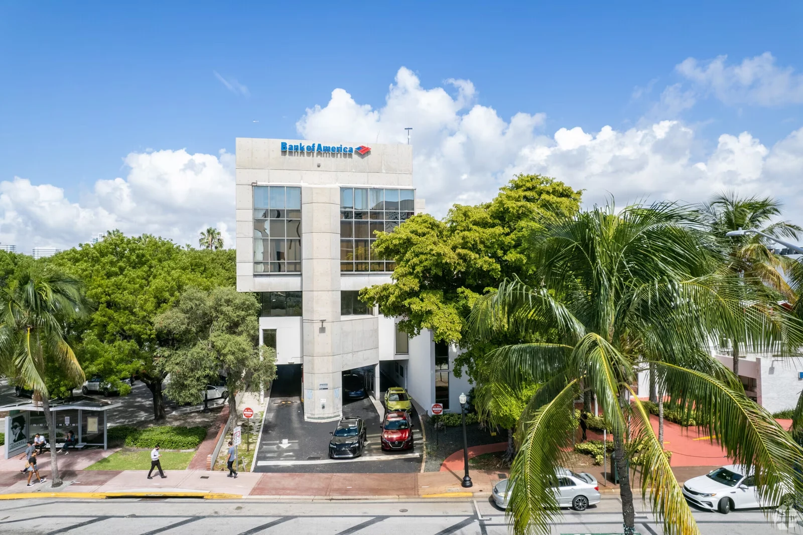 930 Washington Avenue, a property previously managed by Mauricio Botero